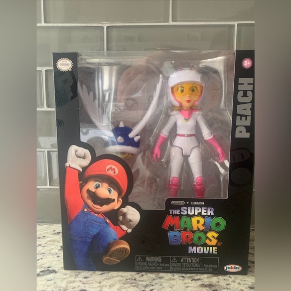 The Super Mario Bros. Movie Princess Peach 5" Action Figure With Accessory NIB - Picture 2 of 5